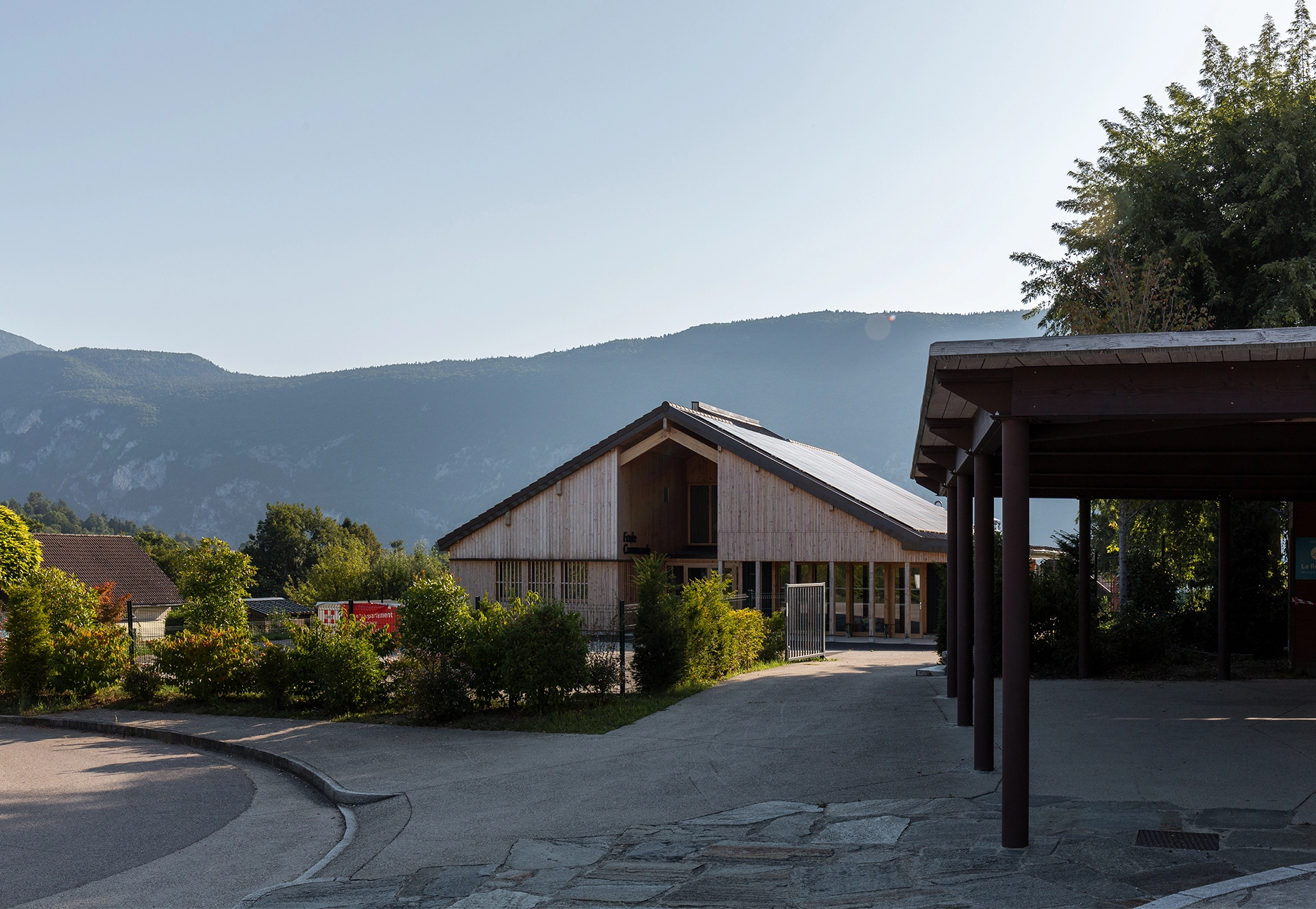 2_st-alban-montbel_ecole_savoie_bois_architecture_ankha